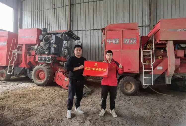 花生收獲跨區(qū)作業(yè)中聯(lián)收獲，來(lái)自明星跨區(qū)隊(duì)長(zhǎng)的肯定